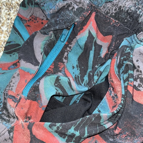 Lululemon Pace Breaker Short 7" *Linerless
Tropical Shadow Shark Teal Multi L - Picture 6 of 10